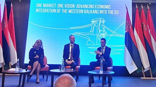 Three figures on stage meeting about extending the integration of the Western Balkans into the EU market.